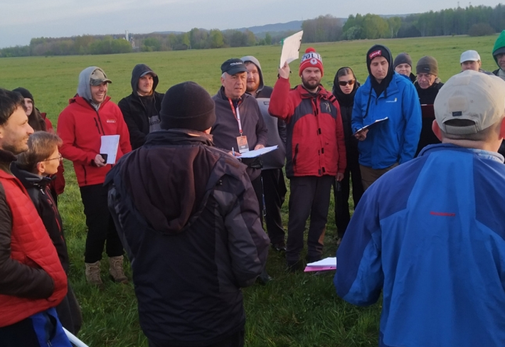 Poranny start z lotniska w Łężanach